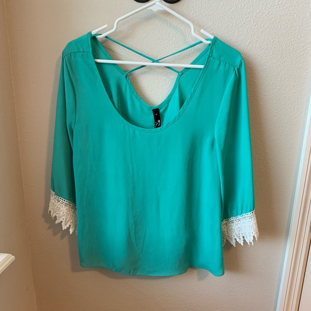 “Ing” - Green Blouse w/white lace detail - Size M - EUC